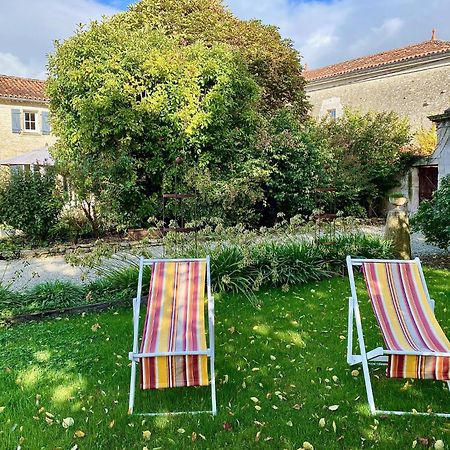 Aux Agapanthes, Chambres D'Hotes Charentaises De Charme Avec Piscine Aumagne Exterior foto