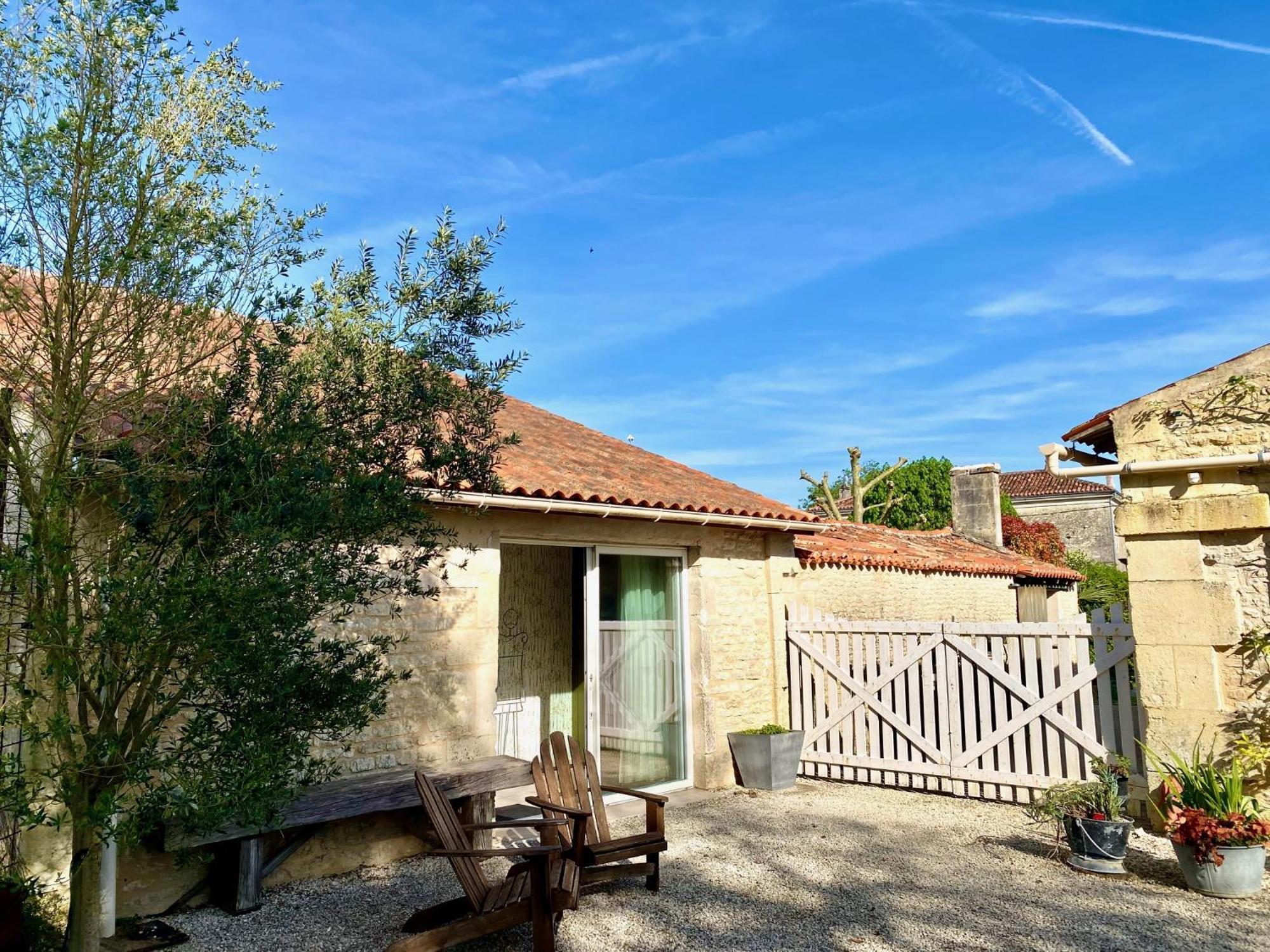 Aux Agapanthes, Chambres D'Hotes Charentaises De Charme Avec Piscine Aumagne Exterior foto
