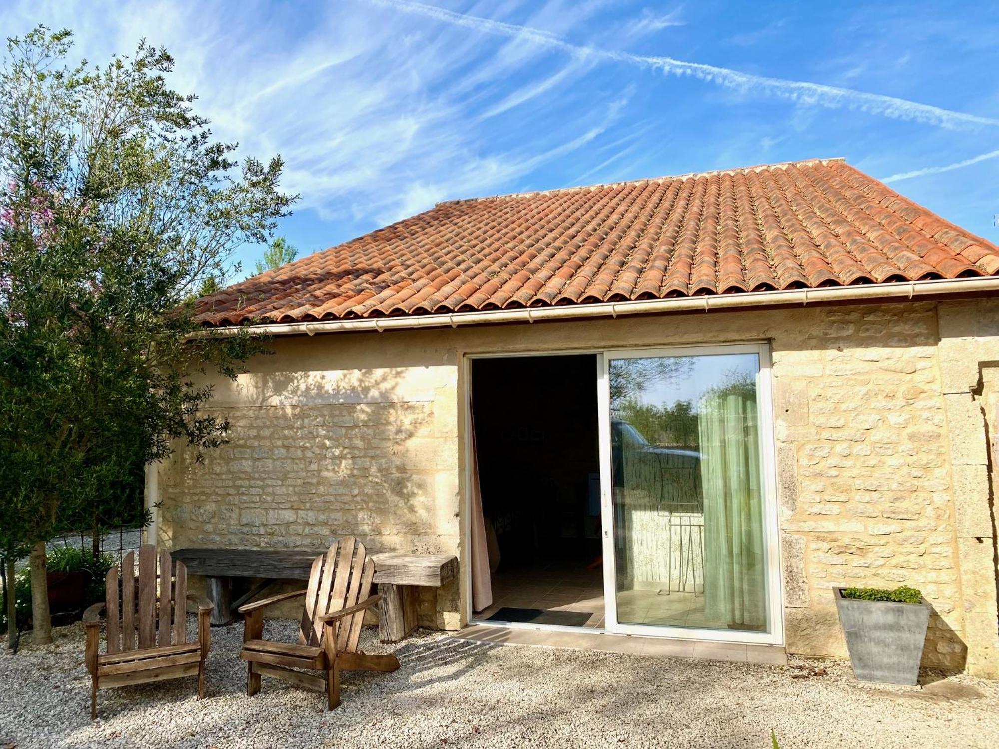 Aux Agapanthes, Chambres D'Hotes Charentaises De Charme Avec Piscine Aumagne Exterior foto